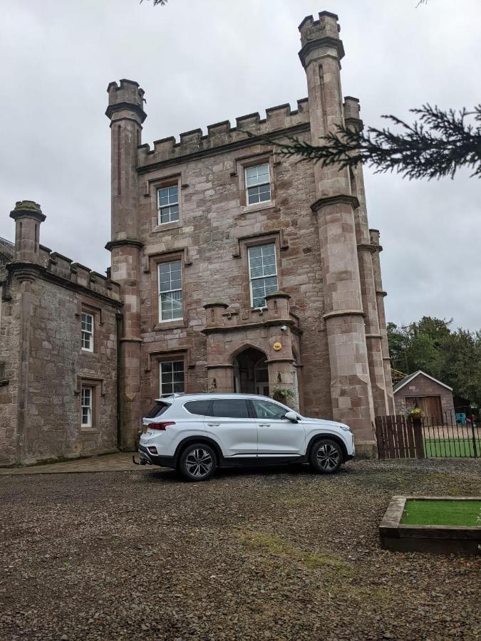 Langhouse Castle Bed And Breakfast Inverkip Eksteriør bilde